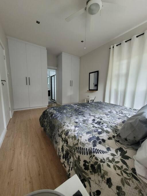 Апартаменти Downstairs @38 Порт-Елізабет Екстер'єр фото